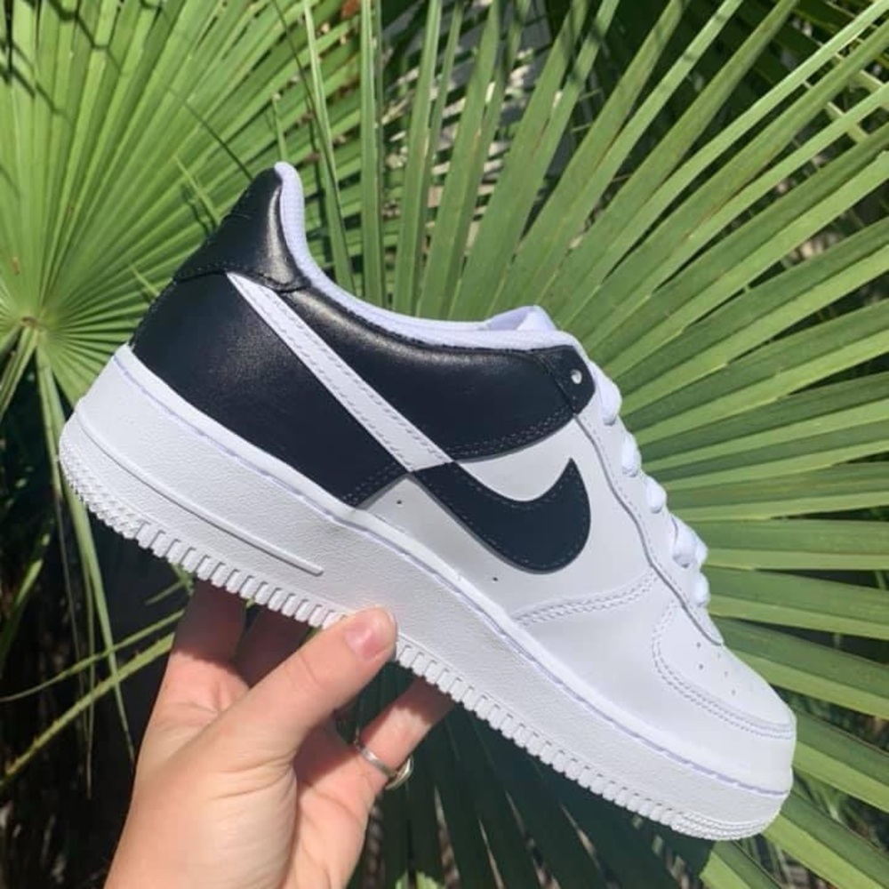 Black and white Custom sneakers - Picture 3 of 3